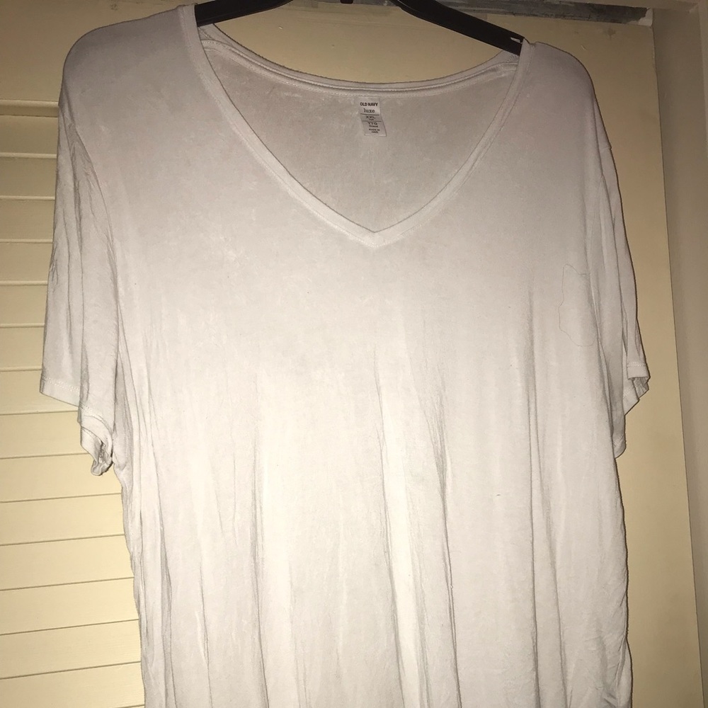 Women’s XXL white old navy t shirt